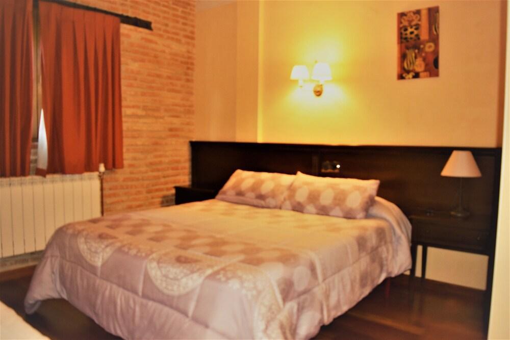 Hospedium Hotel La Fuente Candelario Exterior photo