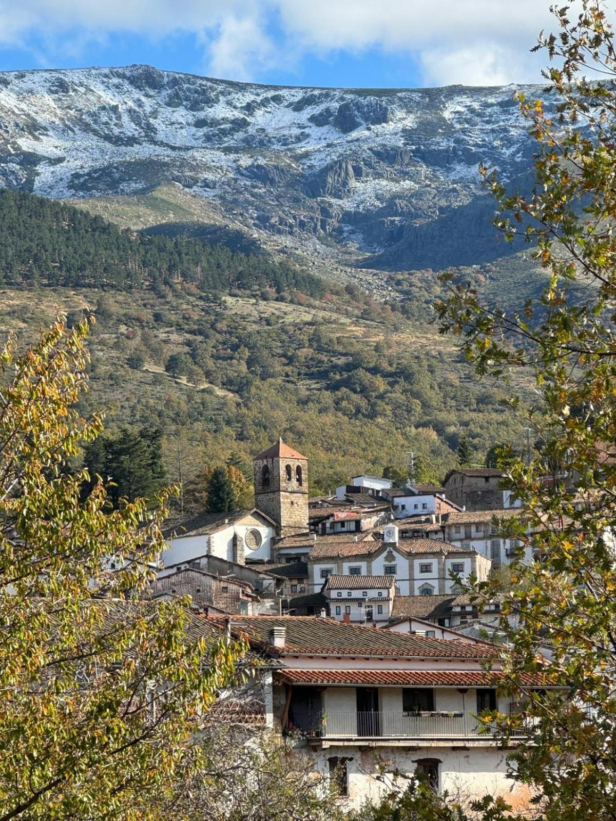 Hospedium Hotel La Fuente Candelario Exterior photo