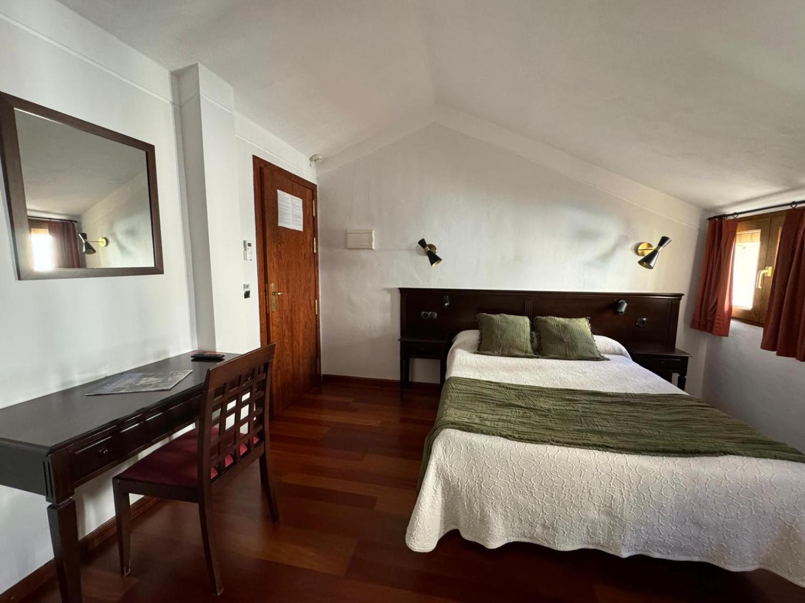 Hospedium Hotel La Fuente Candelario Exterior photo