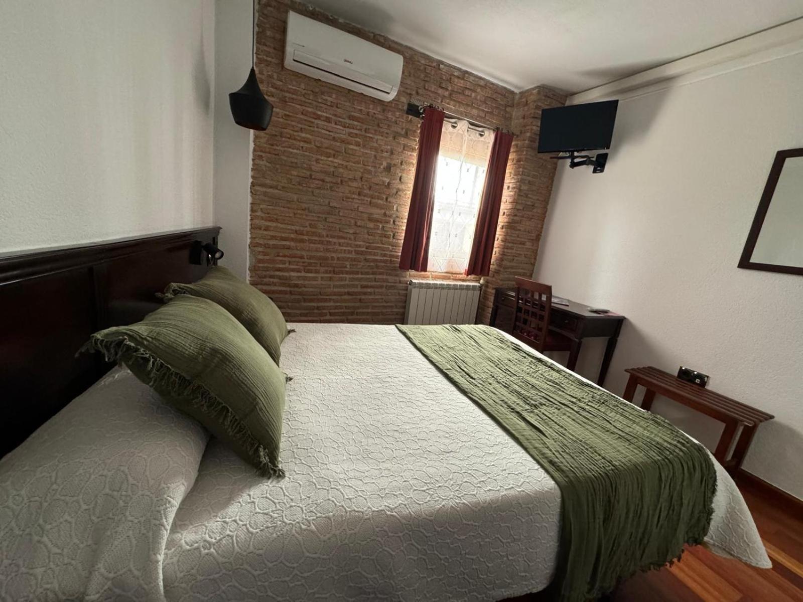 Hospedium Hotel La Fuente Candelario Exterior photo