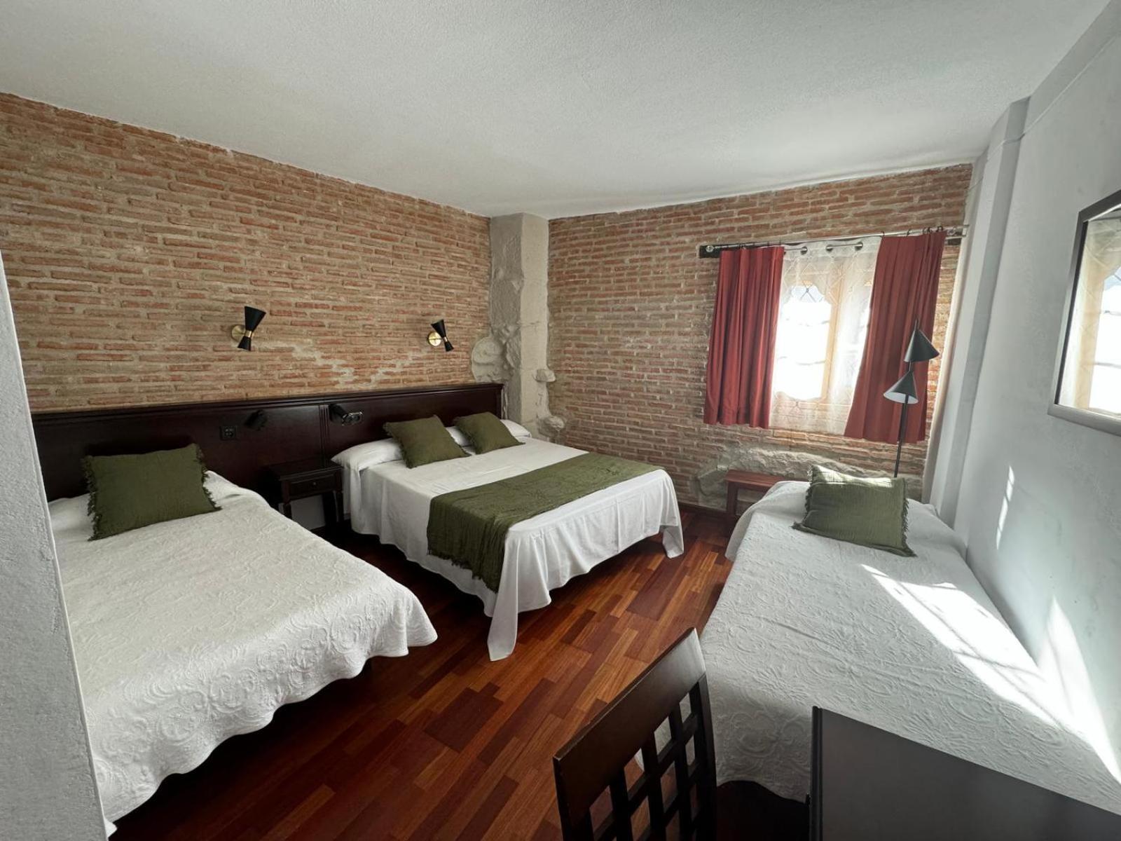 Hospedium Hotel La Fuente Candelario Exterior photo