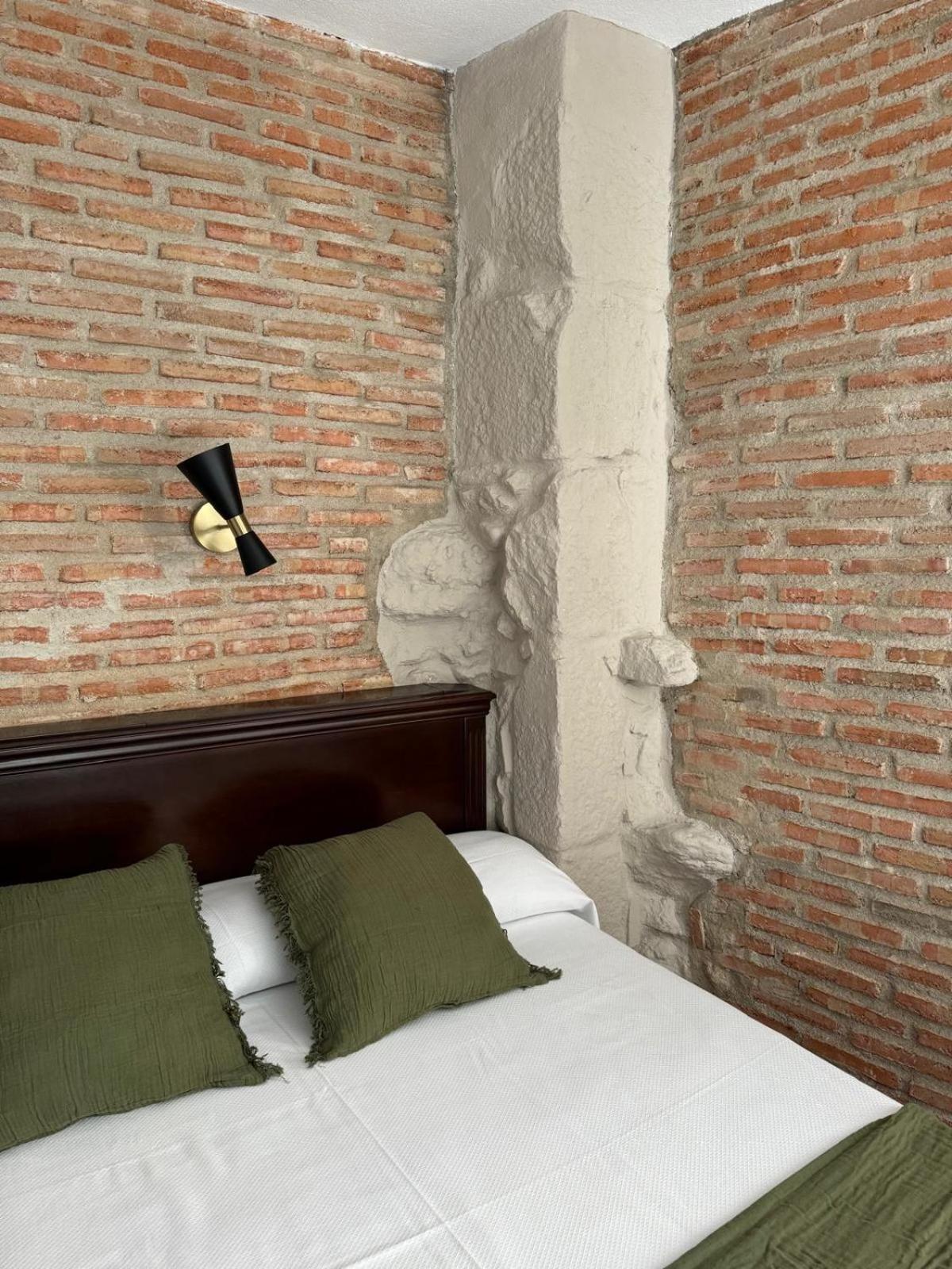 Hospedium Hotel La Fuente Candelario Exterior photo