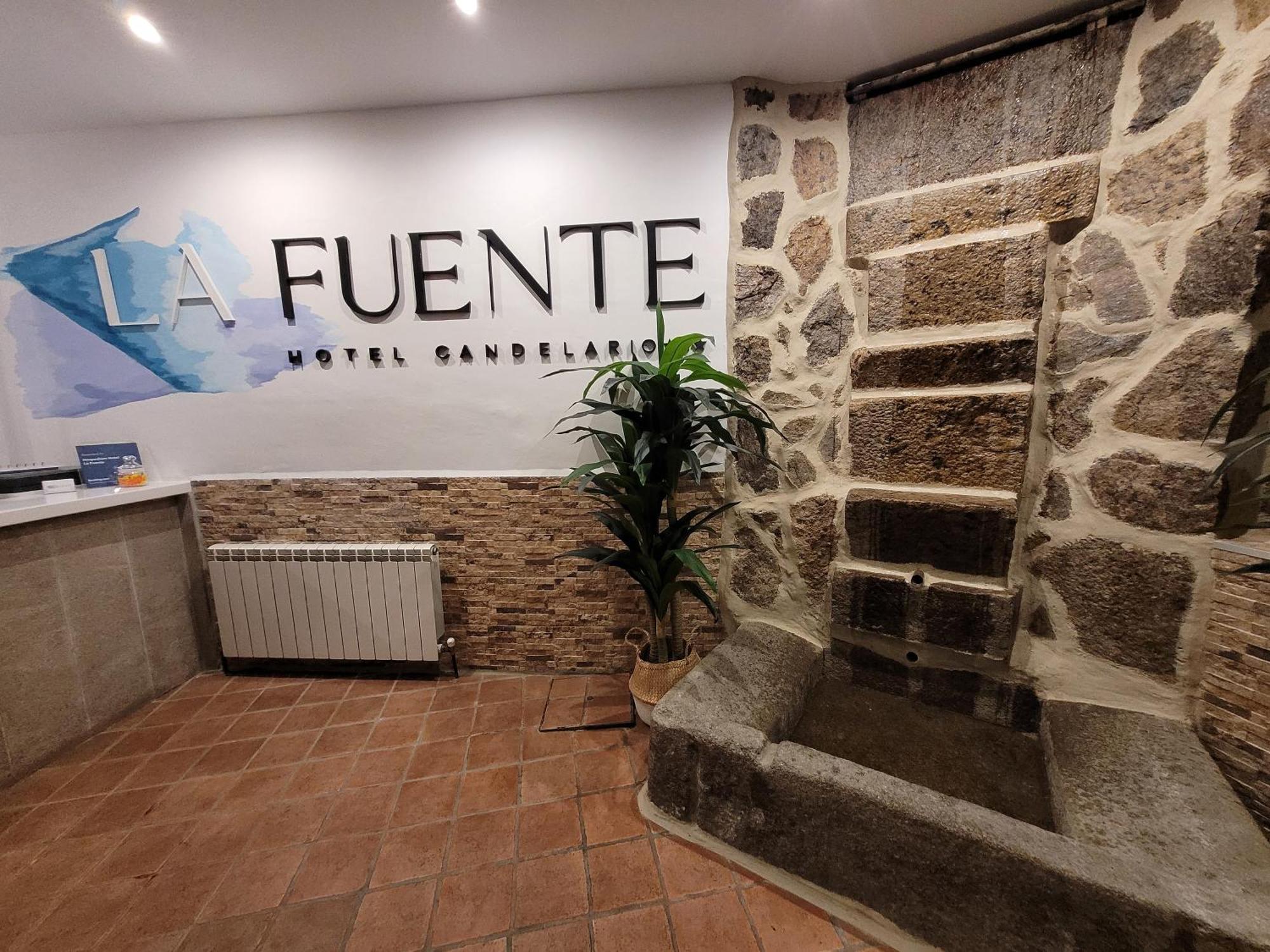 Hospedium Hotel La Fuente Candelario Exterior photo