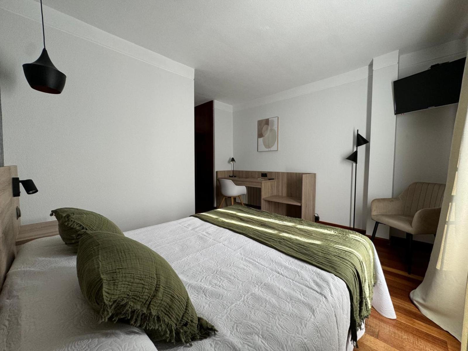 Hospedium Hotel La Fuente Candelario Exterior photo