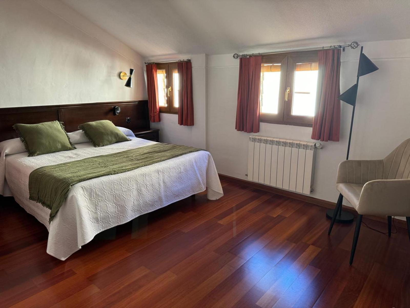 Hospedium Hotel La Fuente Candelario Exterior photo